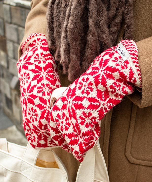 ラトビアの手編みミトンに魅せられて | 株式会社アミナコレクション